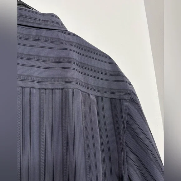 Men’s XL Grey Striped Short Sleeve Button Up Casual Shirt - Picture 6 of 8